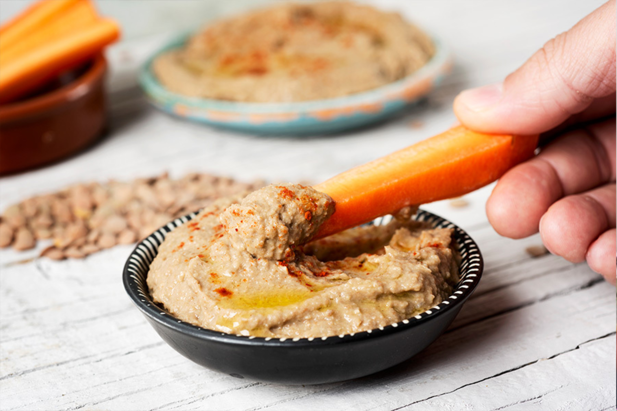 A healthy snack of hummus with carrots